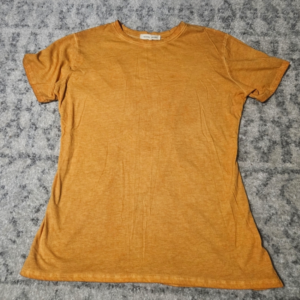 BRAND NEW, Buckle Gilded Intent Lace Up Back T-Shirt Yellow Gold Size Large